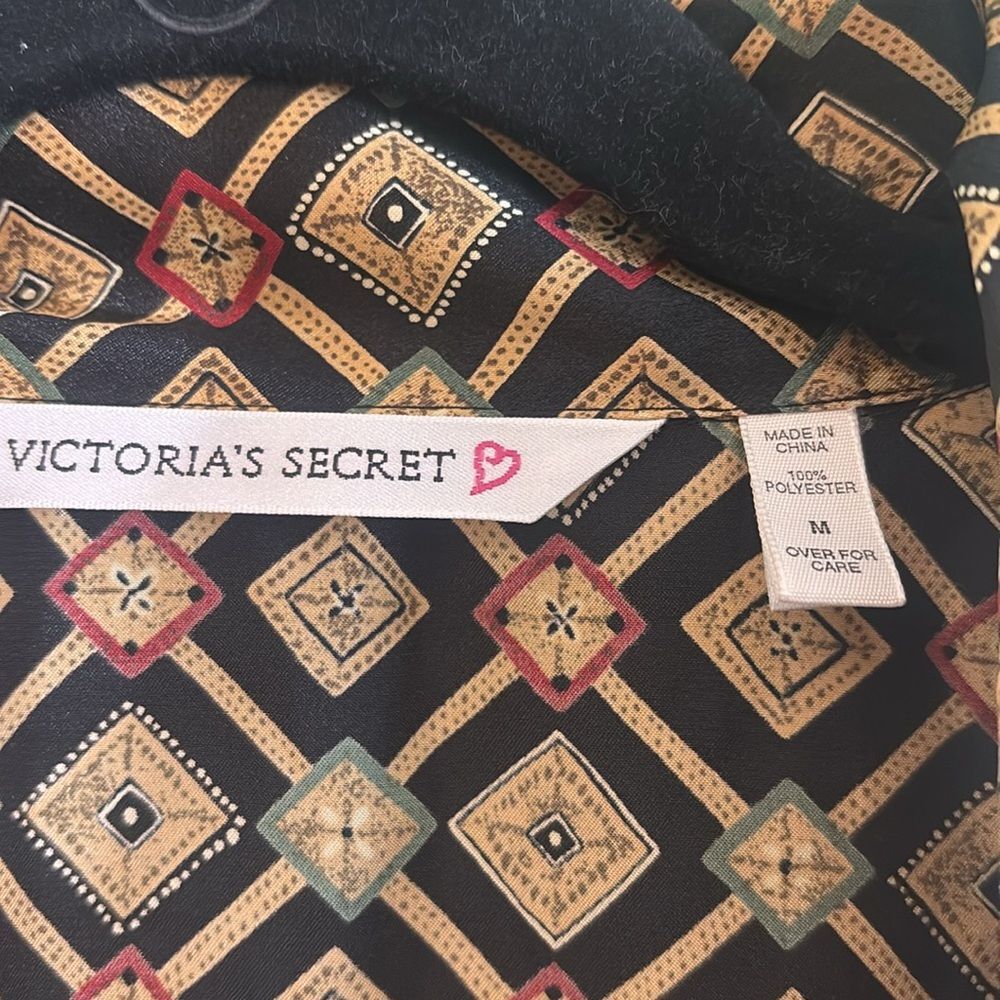 Victoria’s Secret Satin Long Sleeve Button Pajama Set Gold Black Geometric Sz M - Picture 3 of 11